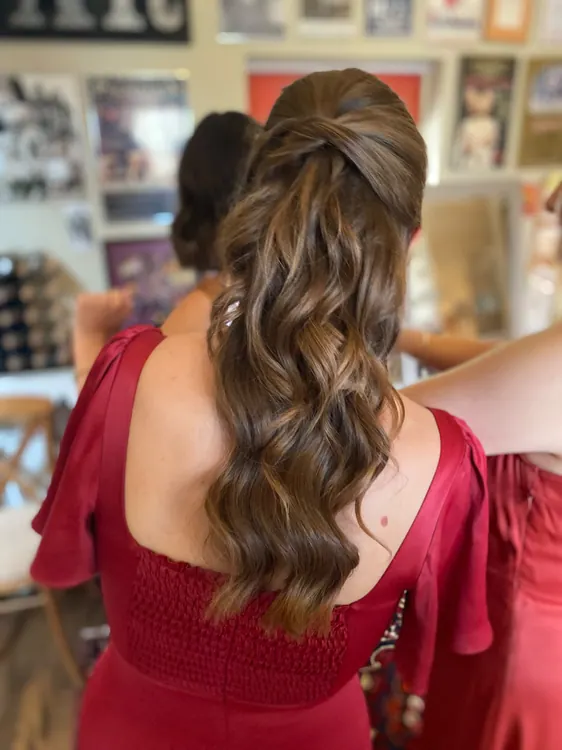 Long waved bridal hairstyle 